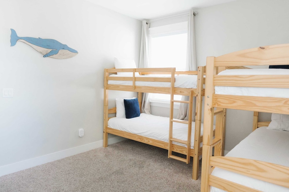 Somewhere on the Beach by Avantstay Golf Cart + Bikes, Pool Access, Beach