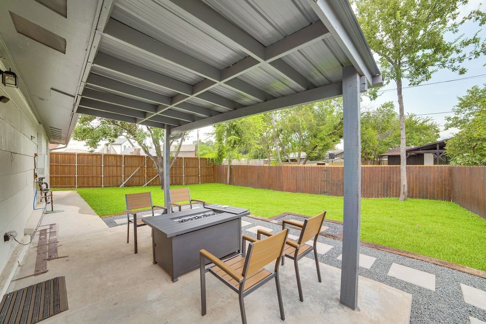 Spacious Family Home, 5 Mi to Galleria Dallas!