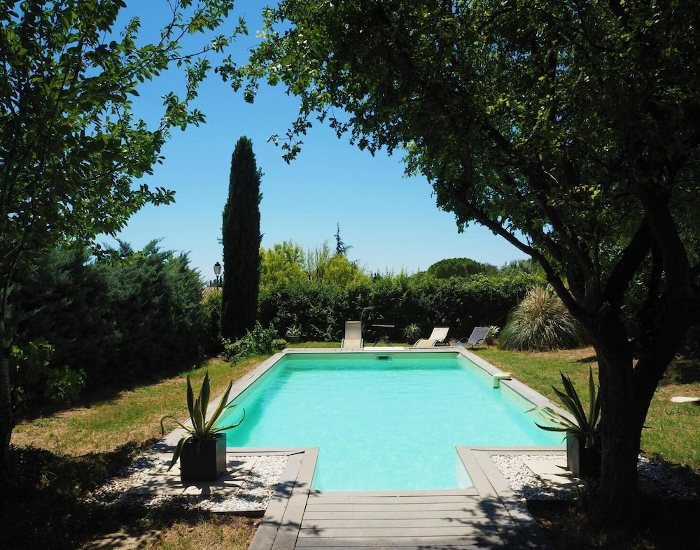 Cozy Vacation House With Pool, Vernegues