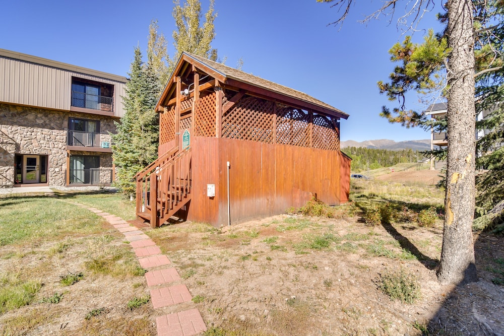 Elevated Fraser Condo w/ Mountain View & Amenities