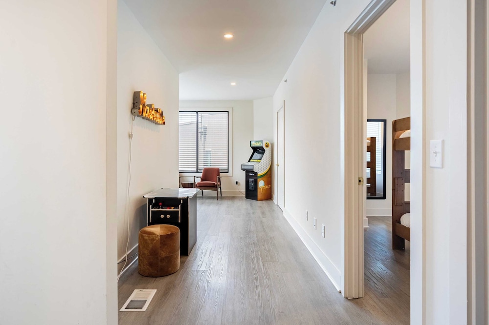 Sleeps 24 Rooftop, Game Room & Outdoor Spaces Just 10 Min to Broadway Outrider by Avantstay