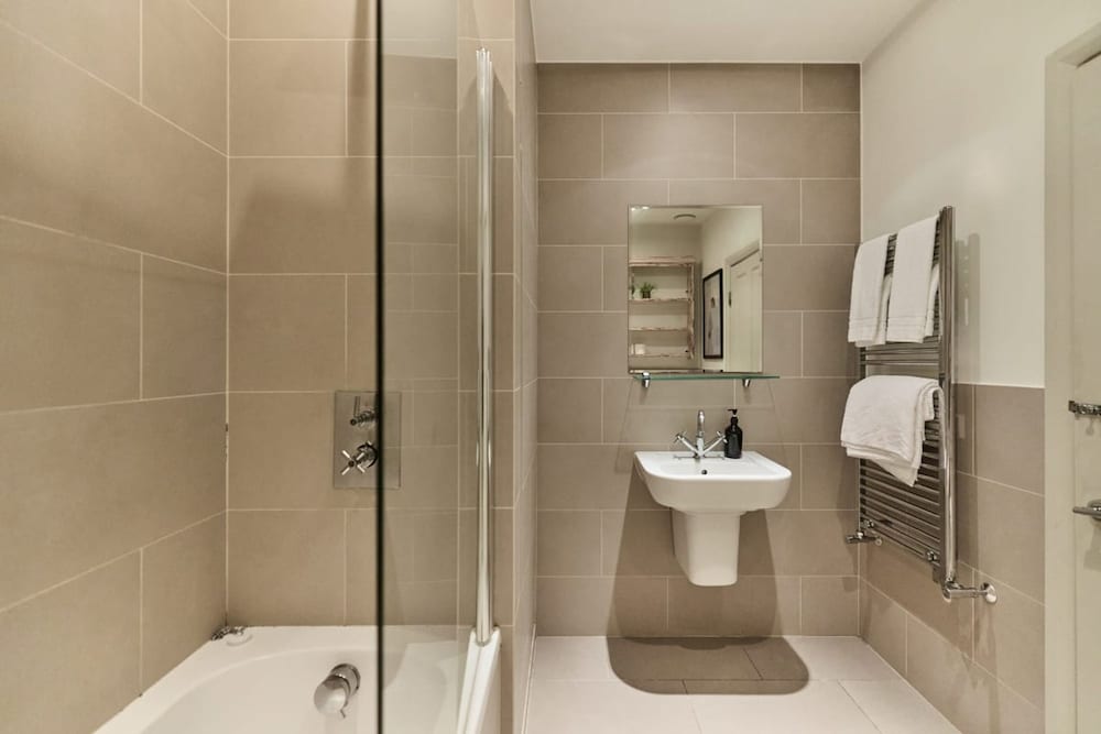 The Fulham Wharf - Glamorous 2bdr Flat With Garden
