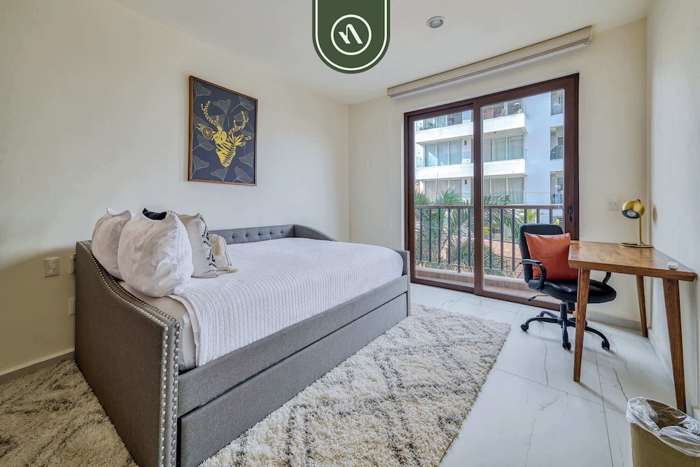 Oceanview 3 BR Condo Near the Beach - Pool