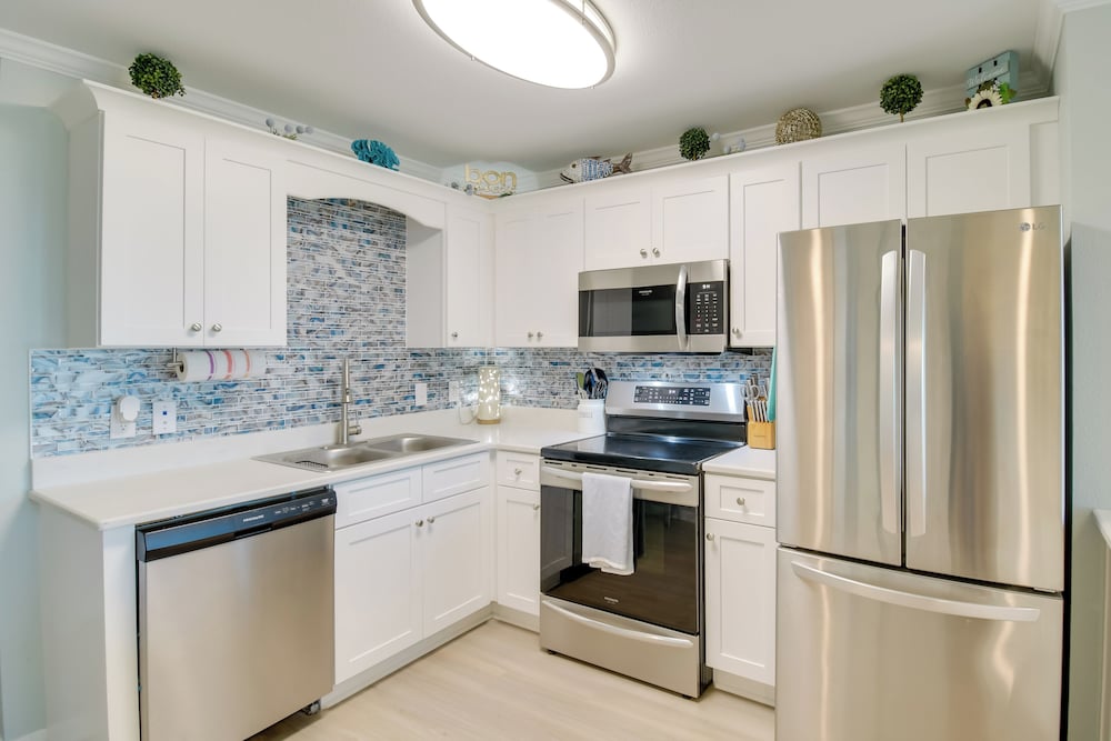 Beach & Pool Access: Gulf Shores Getaway!