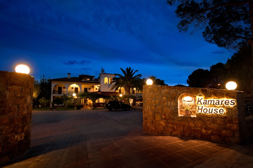Kamares House Apartments & Studios