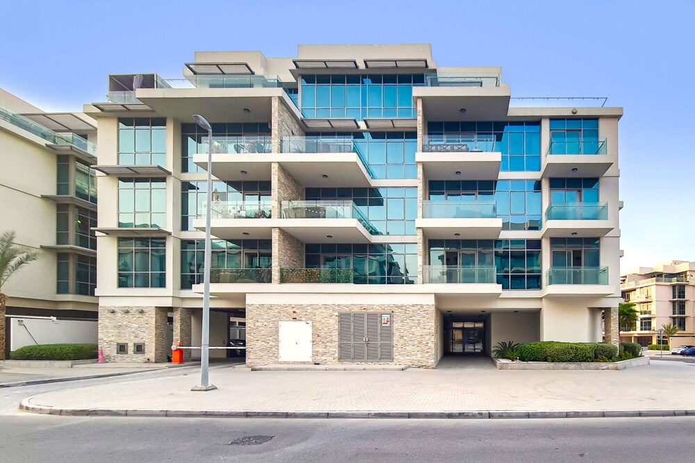 Easygo-upgraded 1bdr Polo Residence