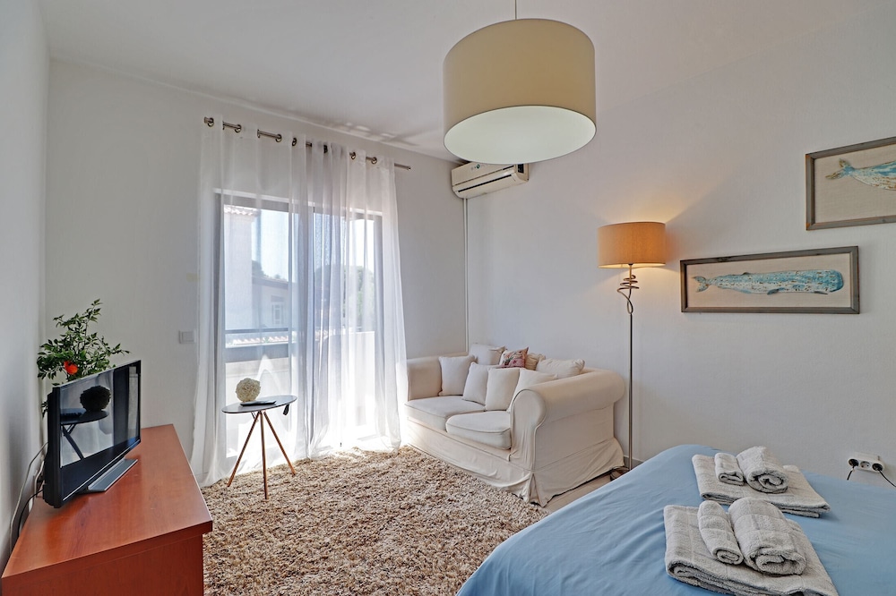 Faro Airport Flat 1 by Homing view 3
