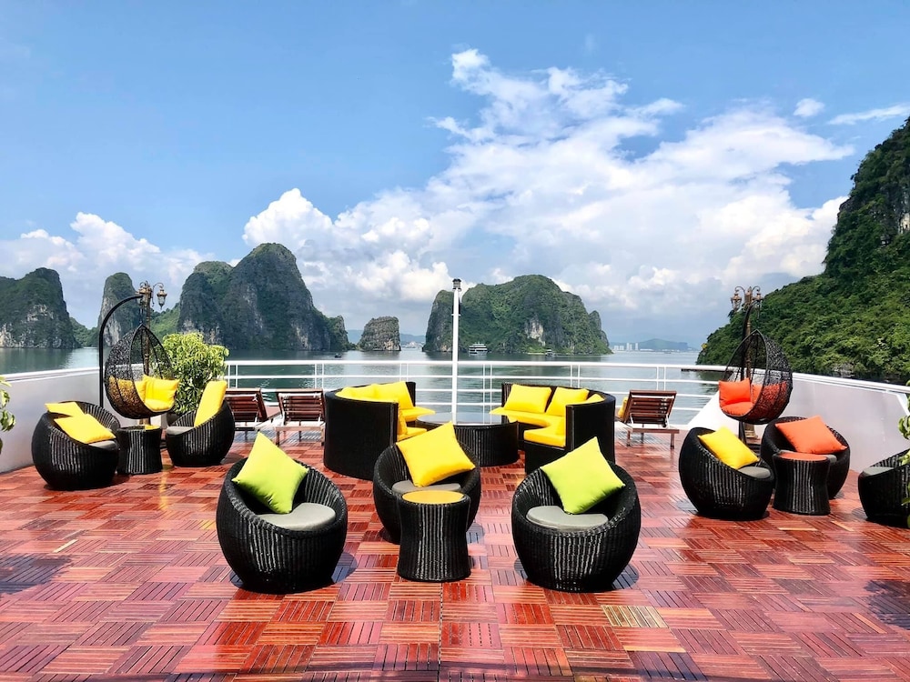 Dragon Bay Cruises - Image 2