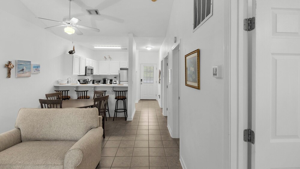 Seagrove 2BR Near Lake & Beach + Free Tickets: Bikes, Dolphin Cruise & More!