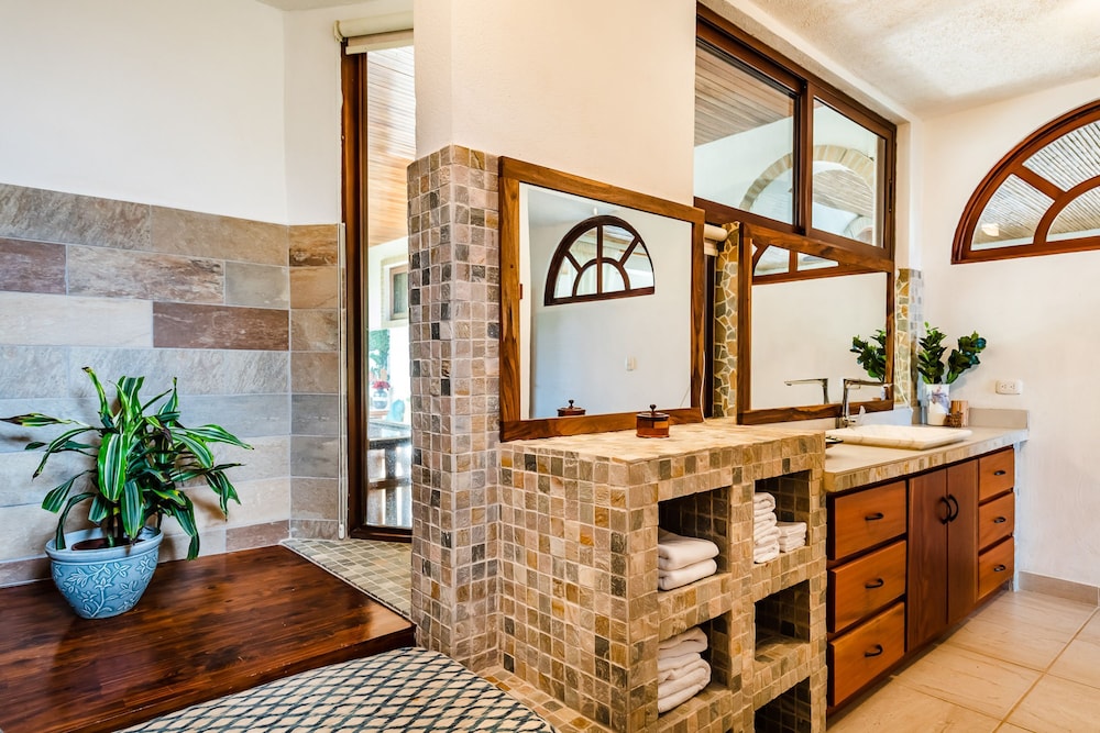 Luxury Beachfront 5 Bedroom Villa on Famous Beach