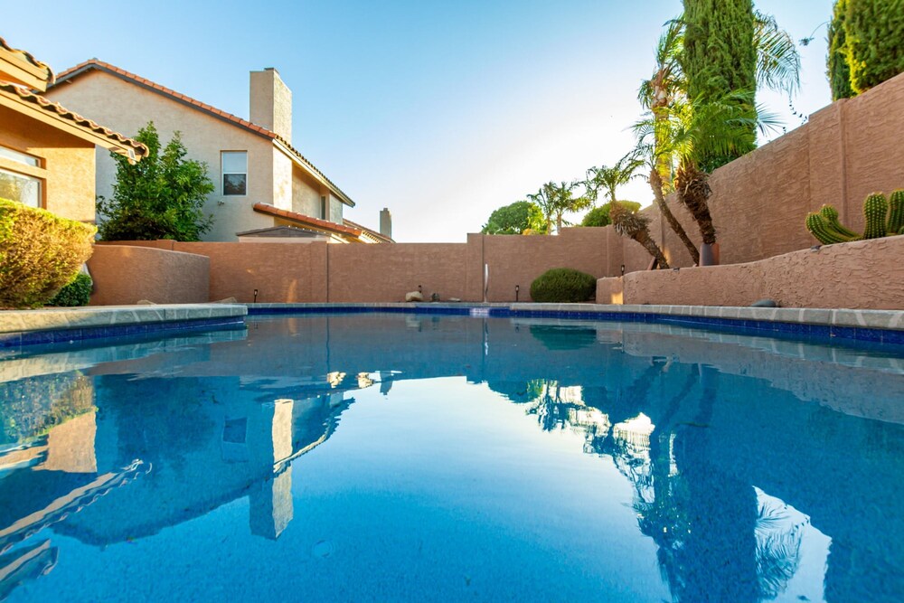 NEW Paradise Park Heated Pool Spa BBQ