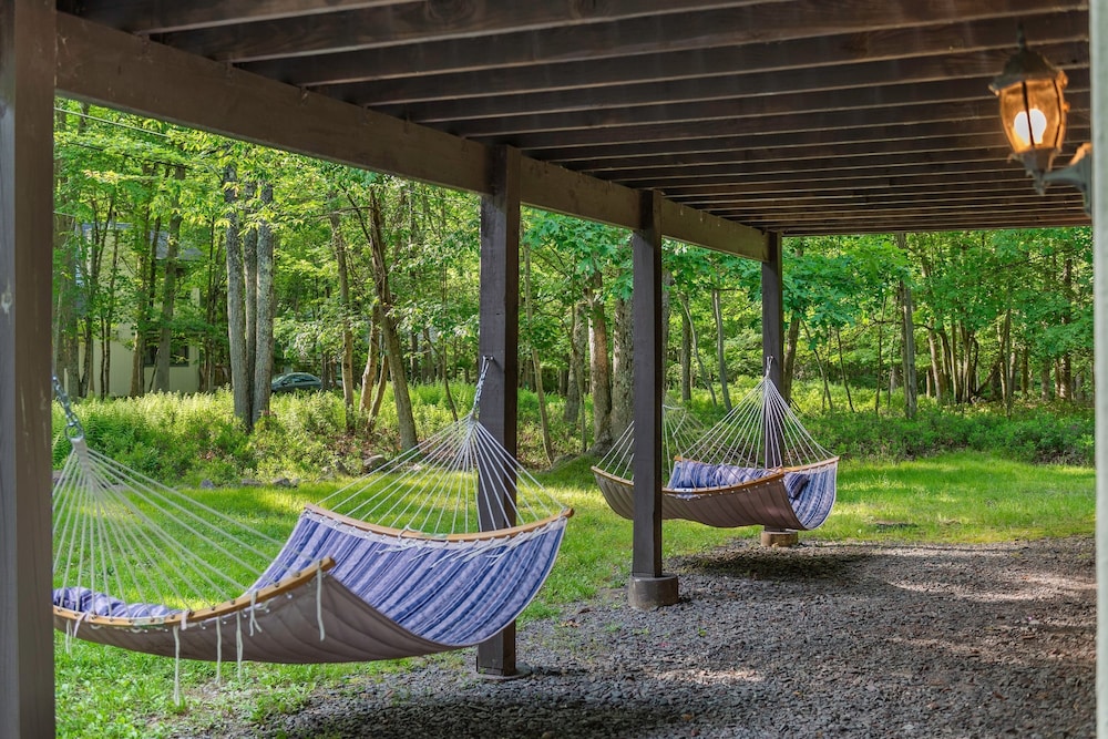 Alpine Serenity by Avantstay Beach Lake Access Theater Deck Playroom