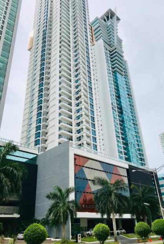 Ocean Cafe I Spacious 1 BDR Apt With Sea View