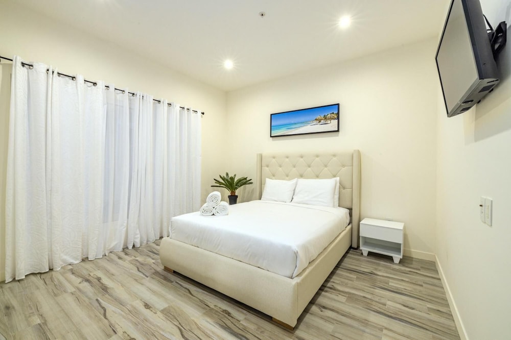 Palm Beach Aruba 3BR 2BA Close to Beach