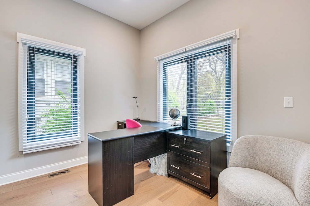 5 Mi to Dtwn Atl: Home w/ Office & Large Backyard!