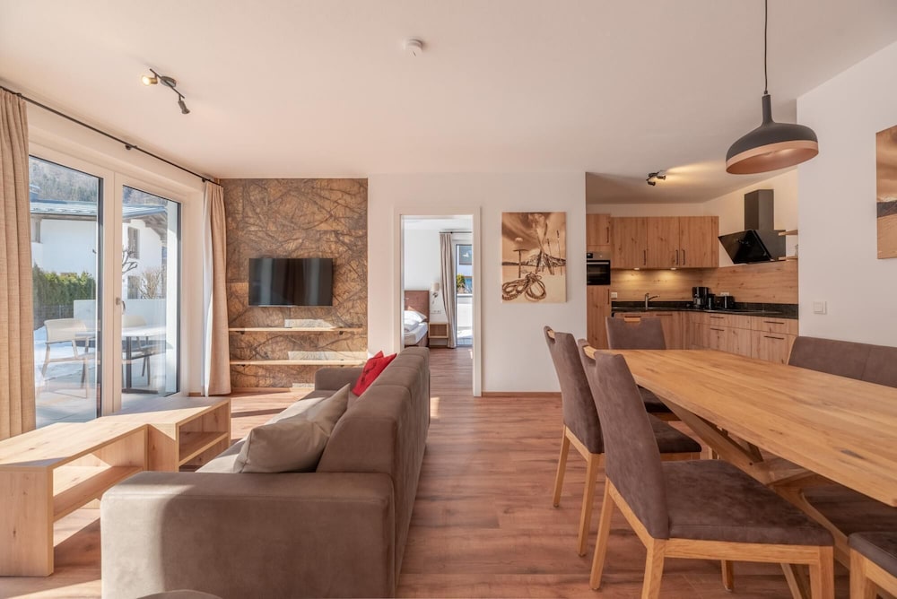 Falken Suites ONE With Garden