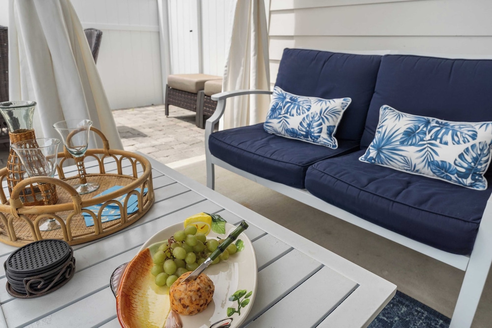 Pool, Patio & Outdoor Dining + Walk to Shore, Pier Park Sanctuary on Sands