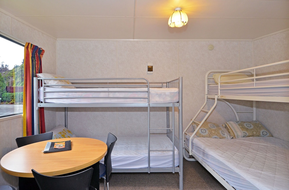 Leith Valley Holiday Park & Motels view 2