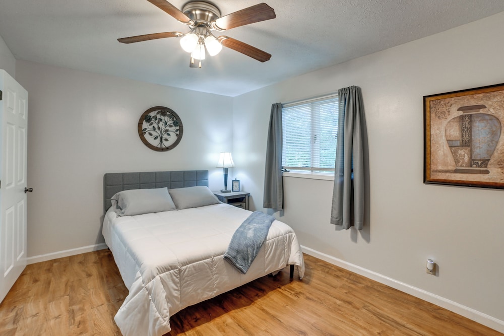 Dog-friendly Kentucky Lake Home w/ Game Room!