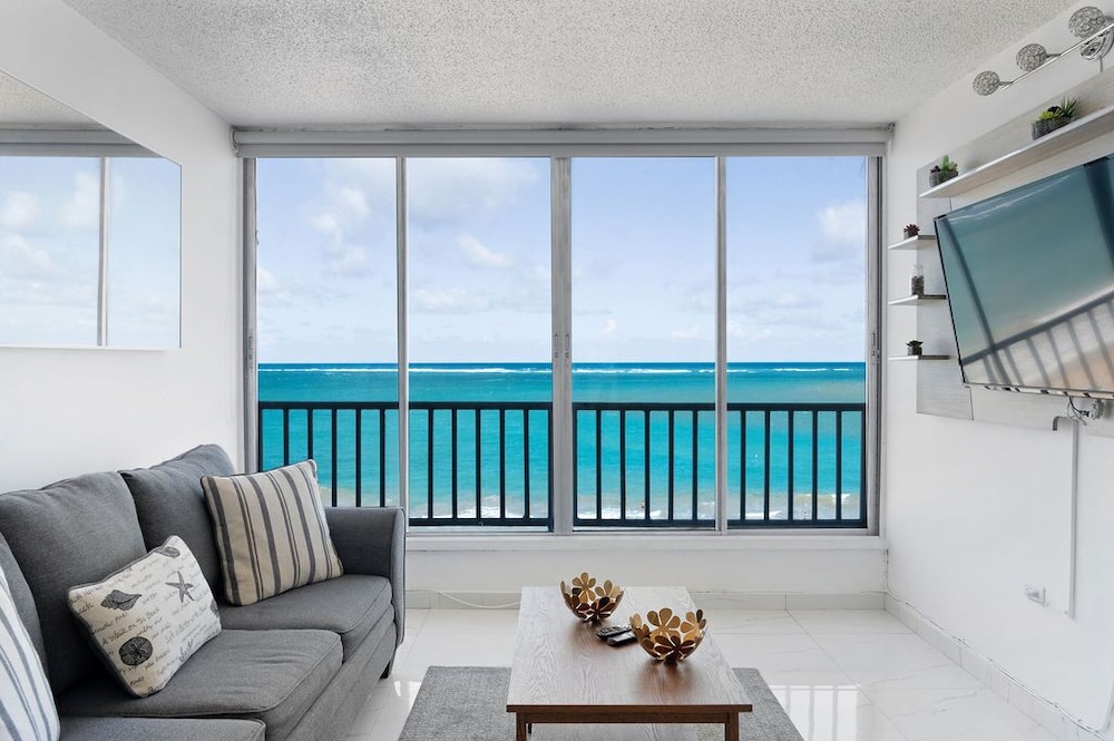 Flamenco Beach 2BDR Oceanfr Pool Parking - Property Image 3