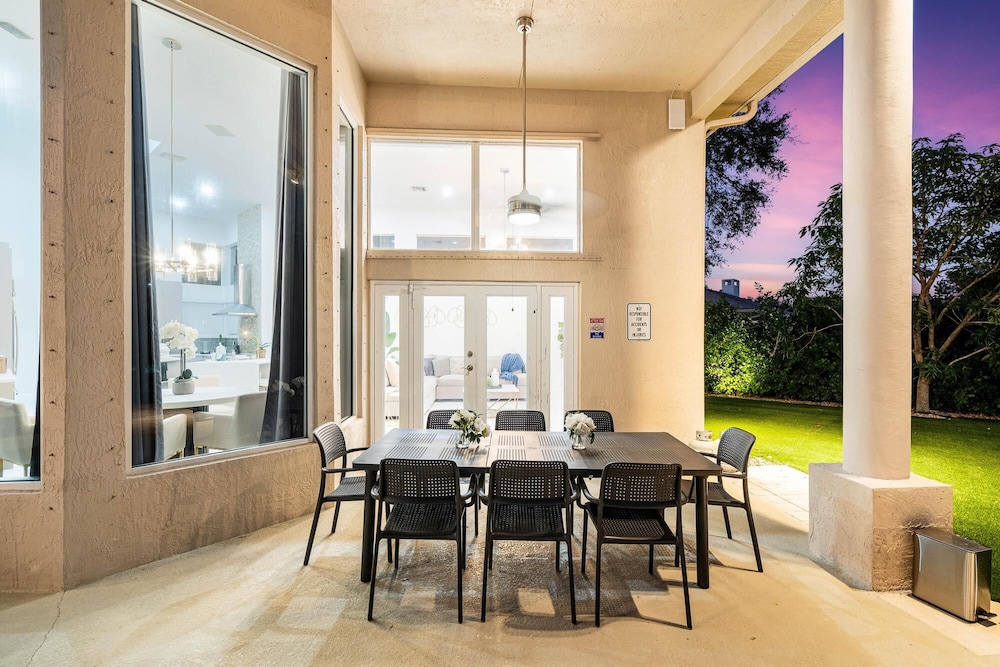 Luxurious 6-Bedroom Villa with Pool & Games