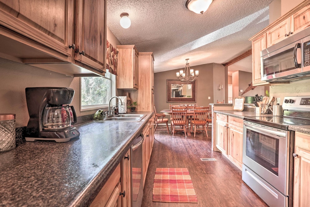 Waterfront Karnack Home w/ Boathouse  Deck! - Property Image 18