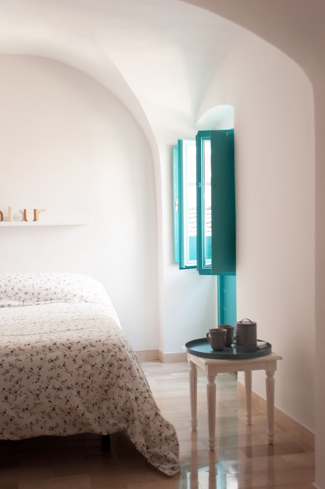 Casa Vicolo en Noci — bedroom