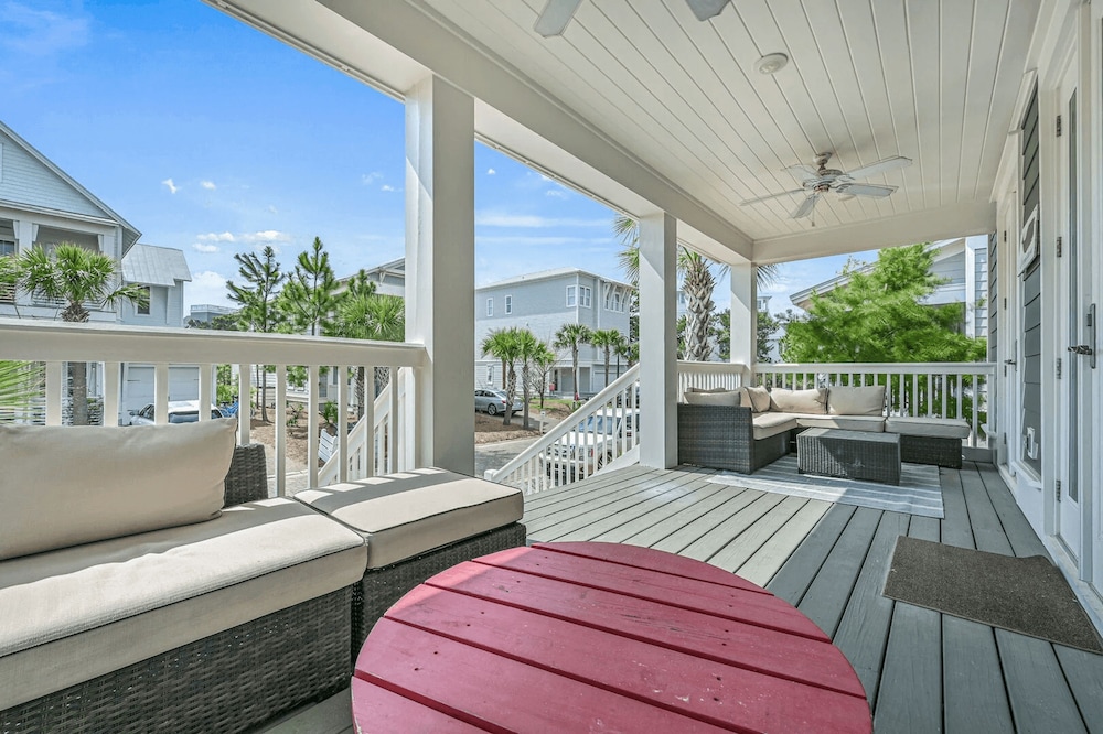 Barefoot Paradise by Avantstay Walk to Beach Pool Bikes