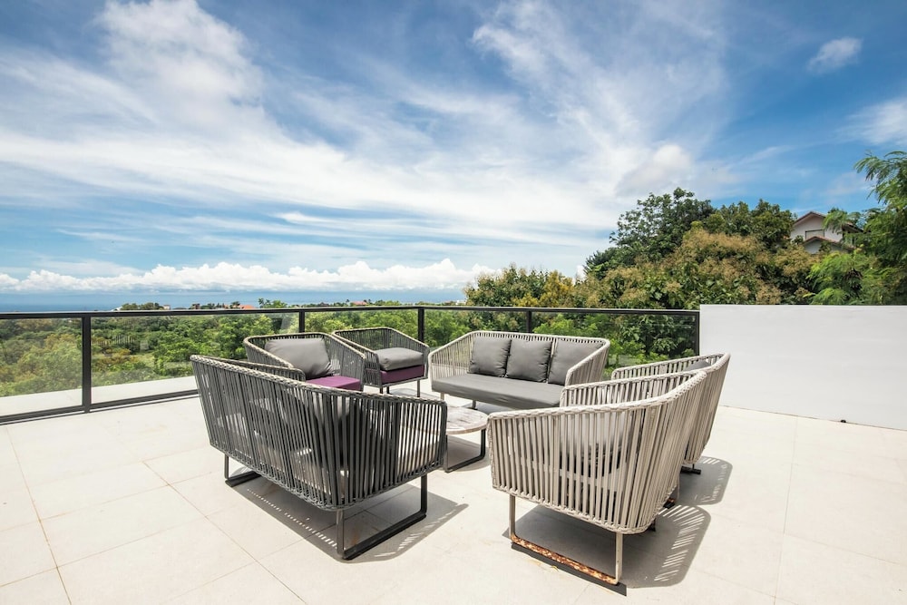 Stunning 6BR Villa 5 Mins to Bingin