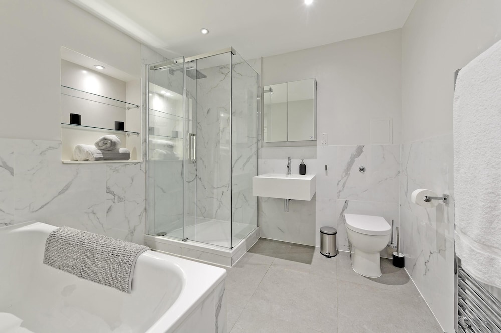 Huge Kensington Garden Flat