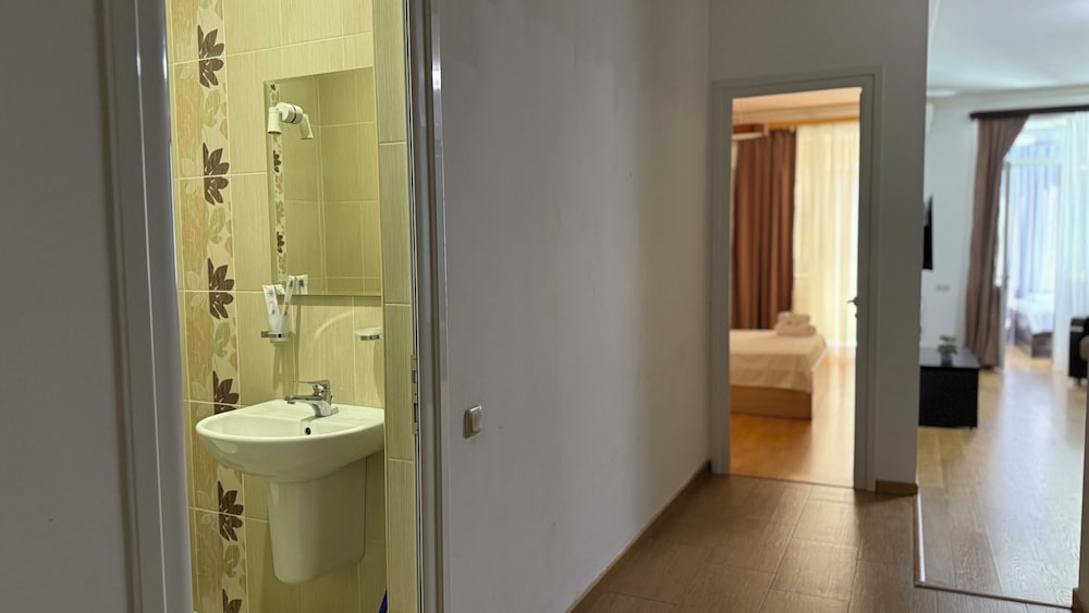 Comfortable apartments on Northern Avenue by Sweet Home