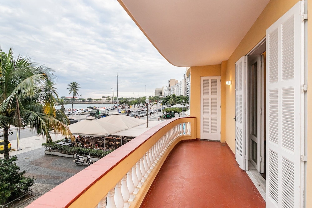 4bdrs, Balcony w/ Sea View, and Garagea 3730/201