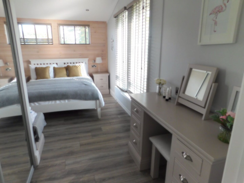 Spacious 2-bed Lodge in Bury Saint Edmunds view 5