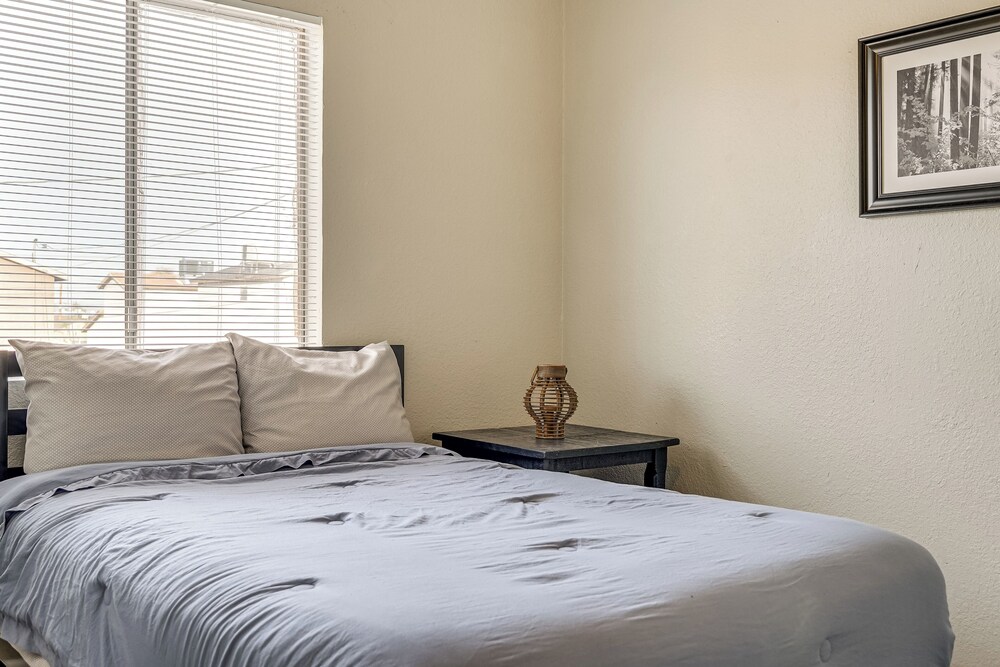 2 Mi to Dtwn & Chase Field: Condo w/ City View!