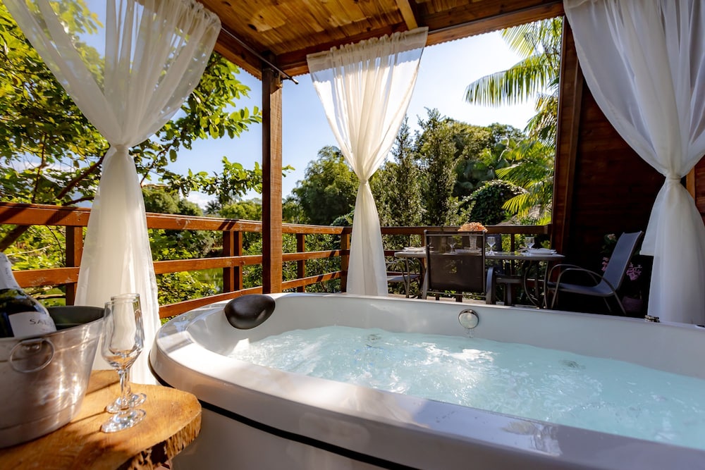 Chal Confort vel com Pisc Wifi Garagem e Jacuzzi
