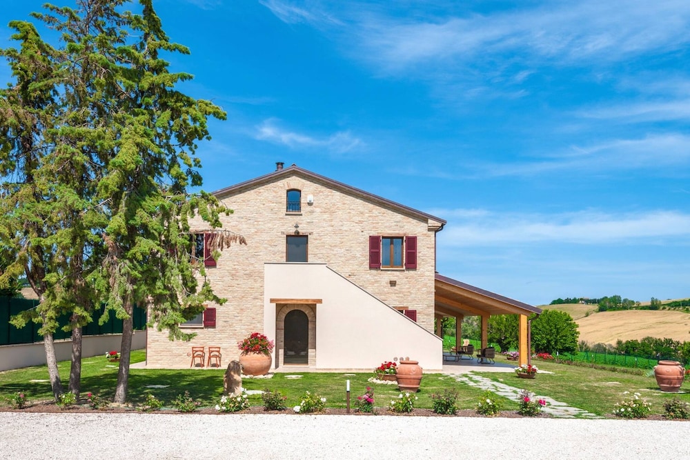 I Gelsi 12 2 by Marche Holiday Villas