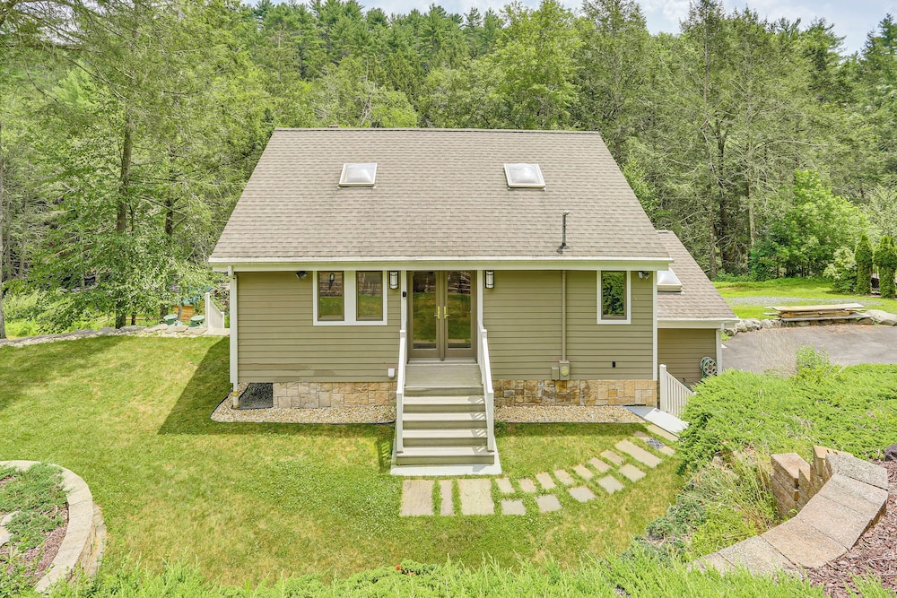 13 Mi to Ski Big Bear: Updated Getaway w/ Deck