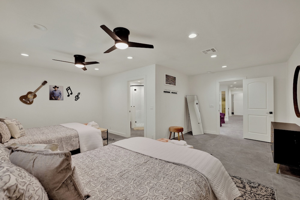 Whitewater River House - Game Room, Firepit, Walking Distance to Whitewater Amphitheater!