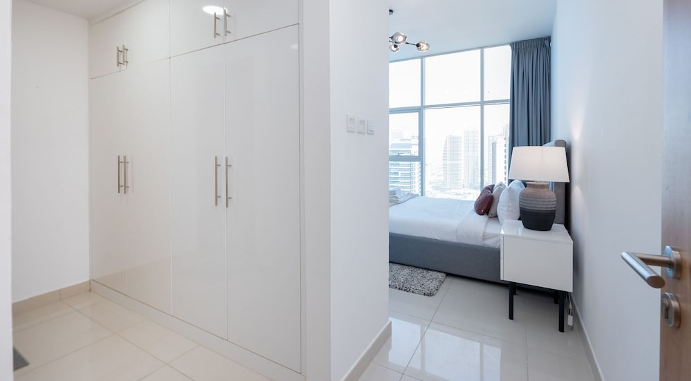 Premium 2BR Apt w Marina Views
