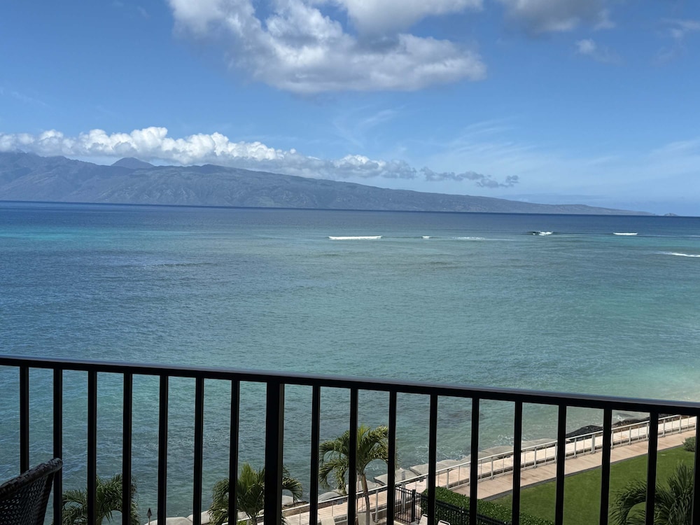 Whale Watching From Your Lanai - Tropical Oceanfront 2-2 in West Maui