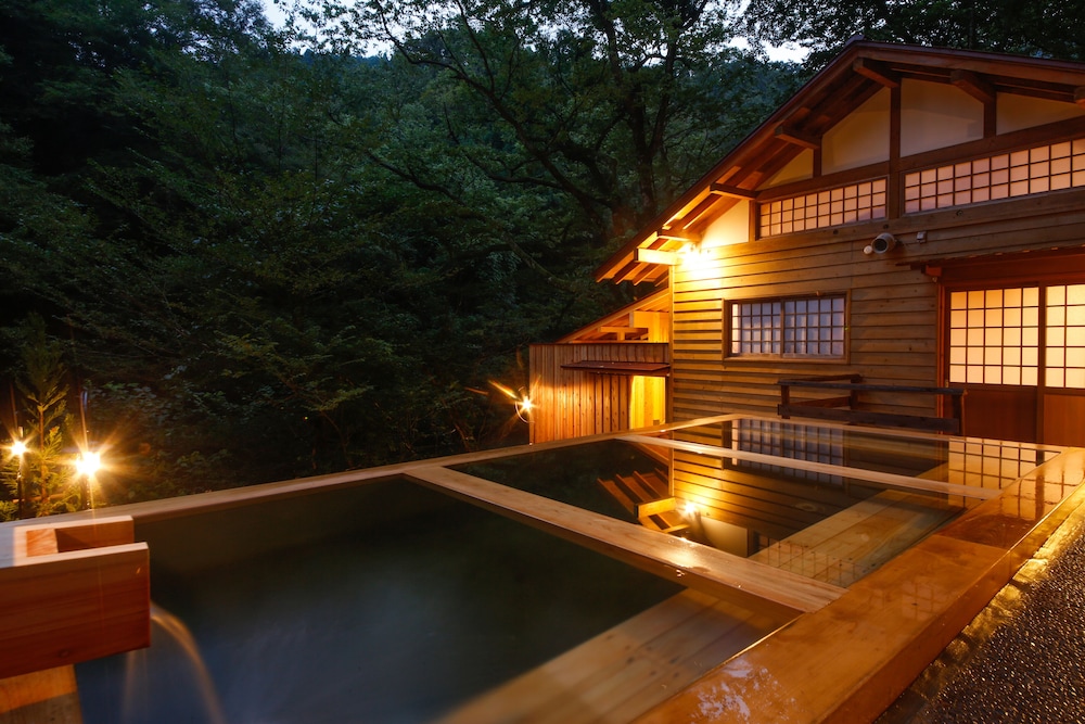 Yamanaka Spa Hanatsubaki