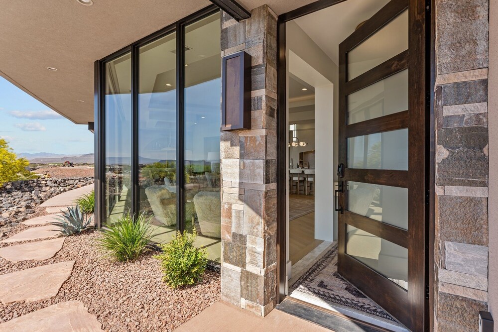 Black Desert Retreat 4 Bedroom Home