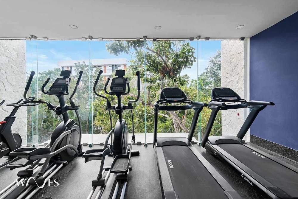 1 Br. LX Amenities Prime Location