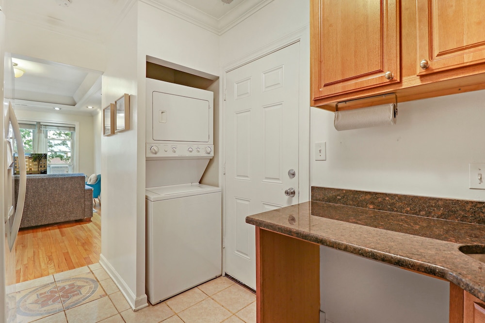 Chic 2BR Near Irving Park - Cullom D3