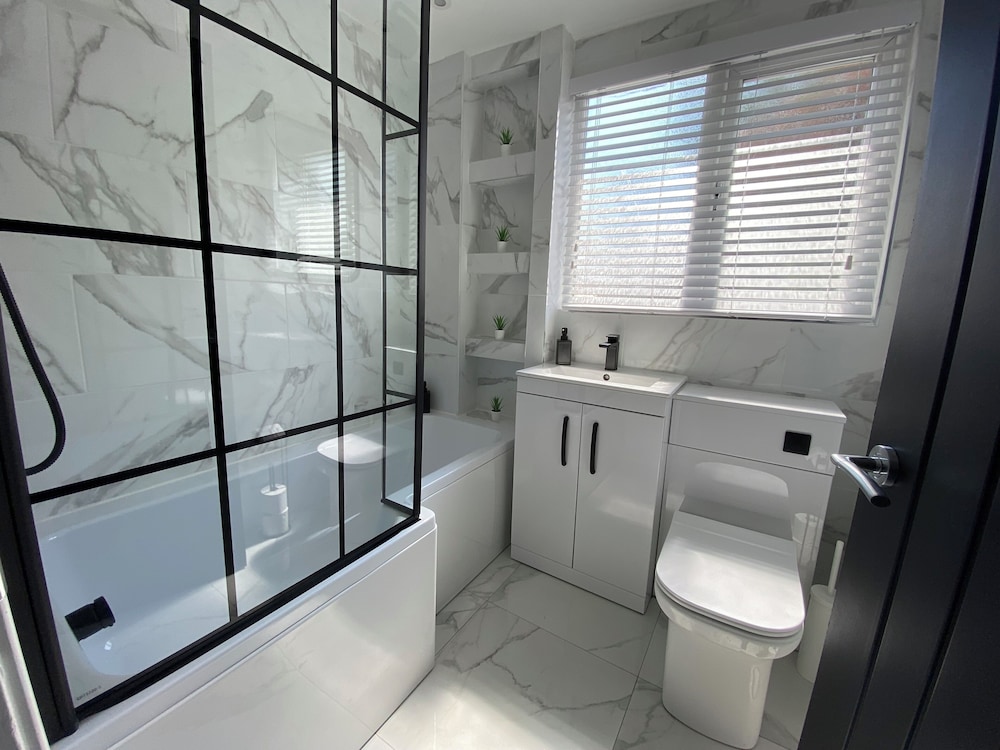 Lovely Refurbished 3-bed House in Liverpool view 5