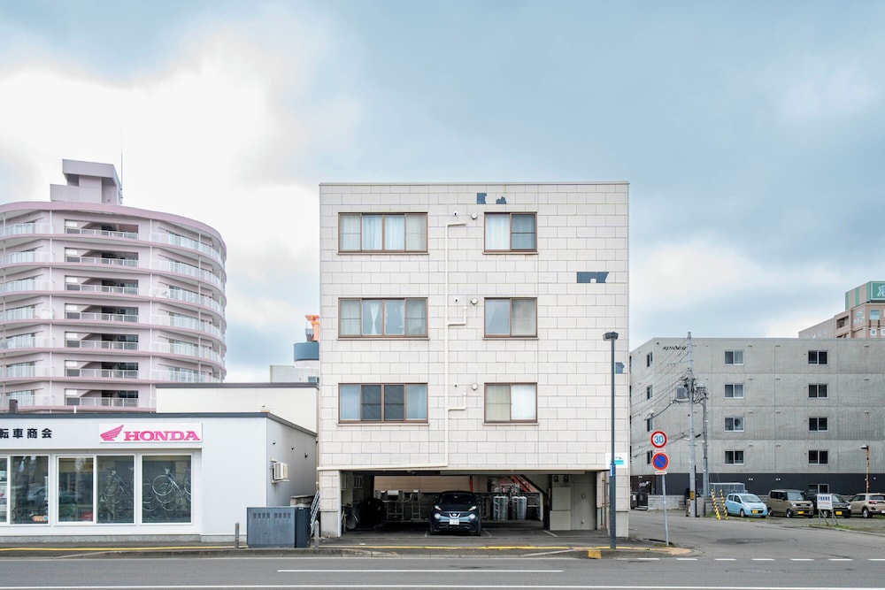 SILK COURT 403