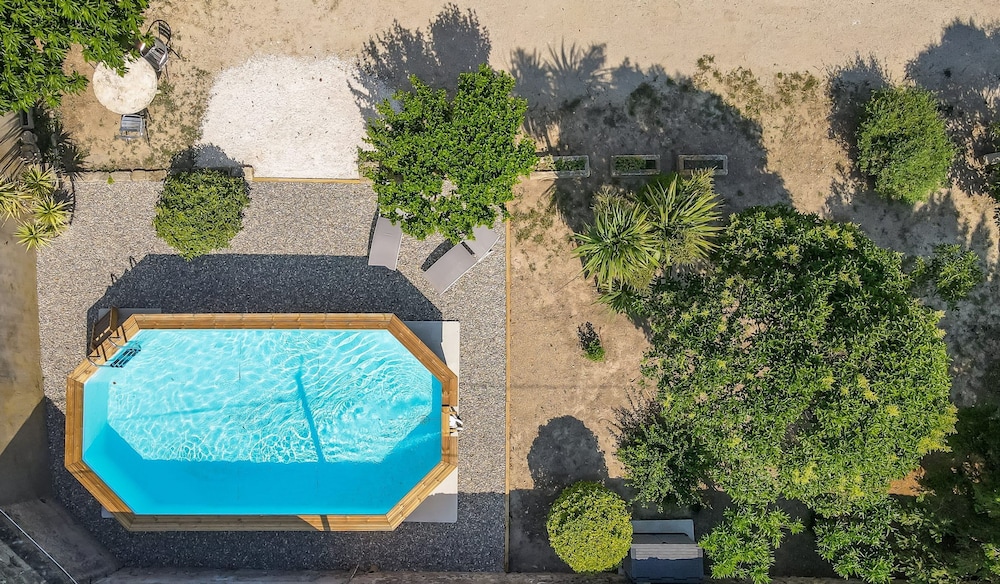 Mas Lou Pitchoun Exceptional Villa Between the Alpilles and Avignon