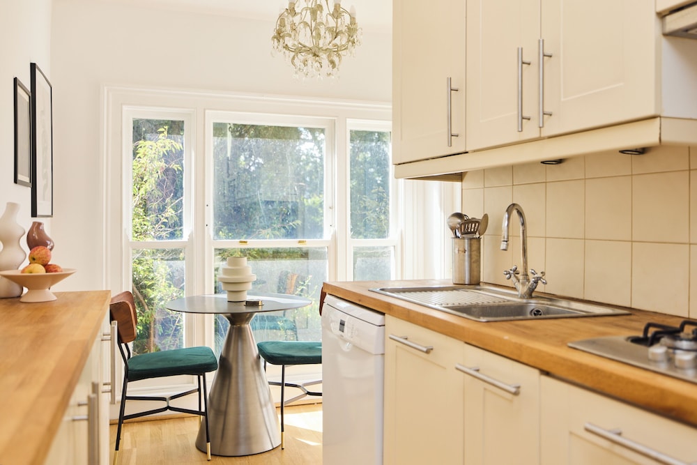 The West Hill Place - Dazzling 2bdr Flat