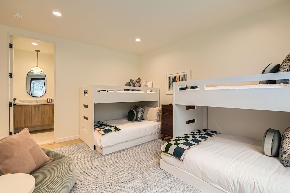 Park City Perfection On Lowell! 1063 4 Bedroom Home