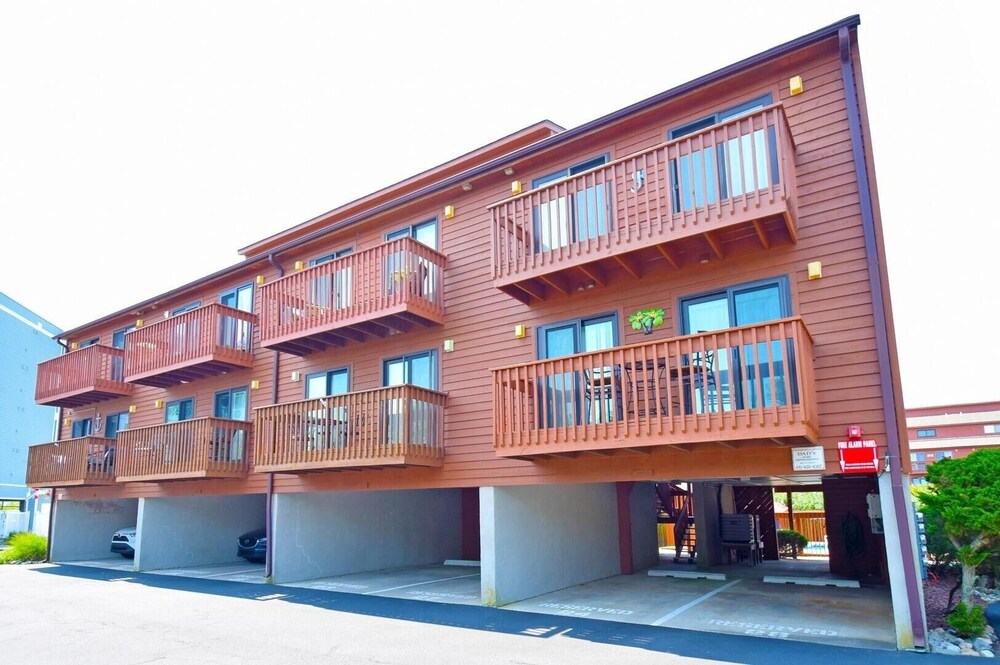 Sunset Landing 2 2 Bedroom Apts